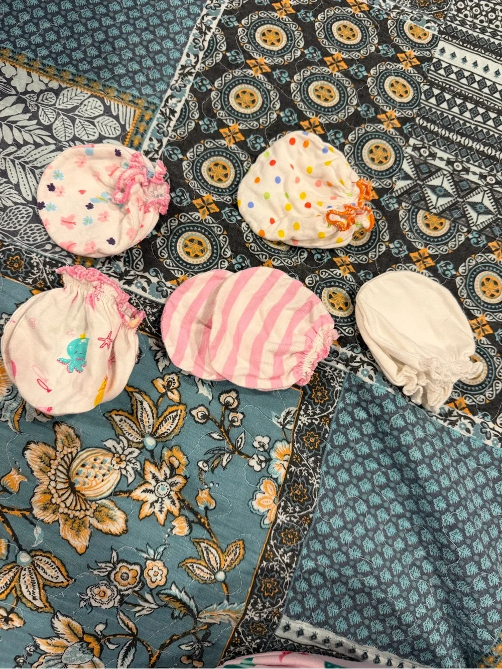 Kids Baby Mittens - Pink & White Patterned (Unbranded)